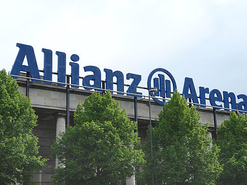 Foto Haus der Kunst mit Allianz Arena - München